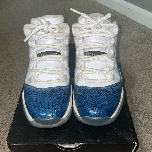 Air Jordan 11 Retro Low LE GS - Picture 5 of 8